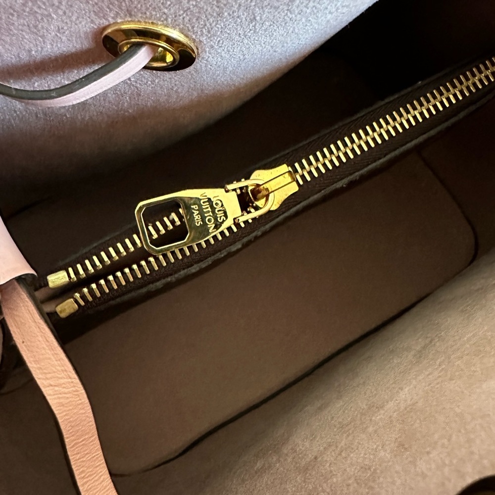 Louis Vuitton NéoNoé Pink Leather Bucket Handbag - Picture 4 of 10